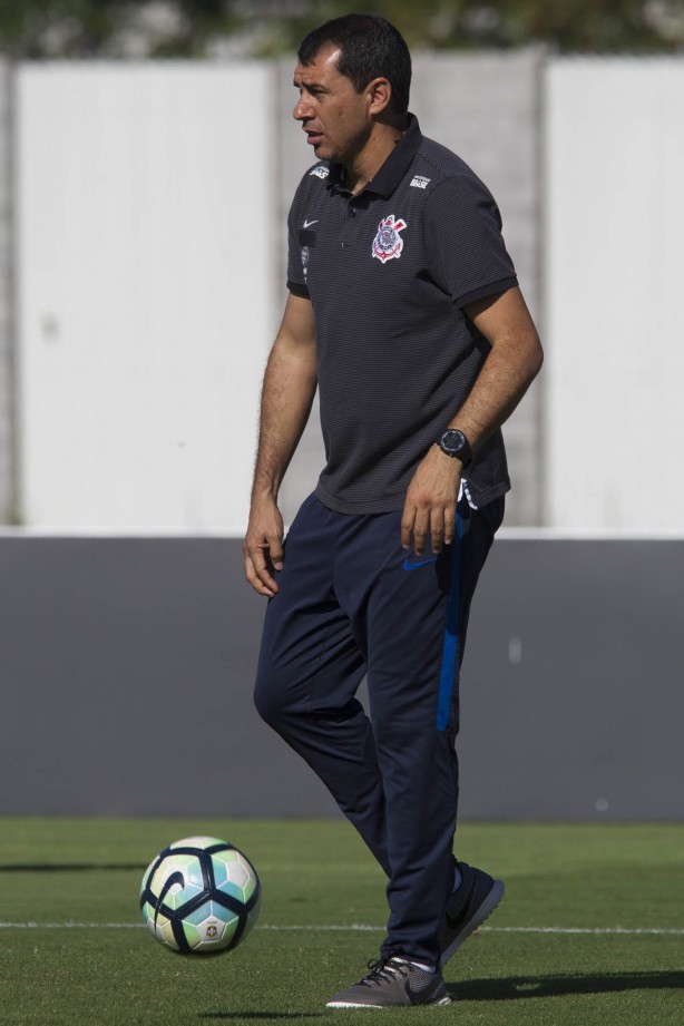 Carille durante treino no CT Joaquim Grava