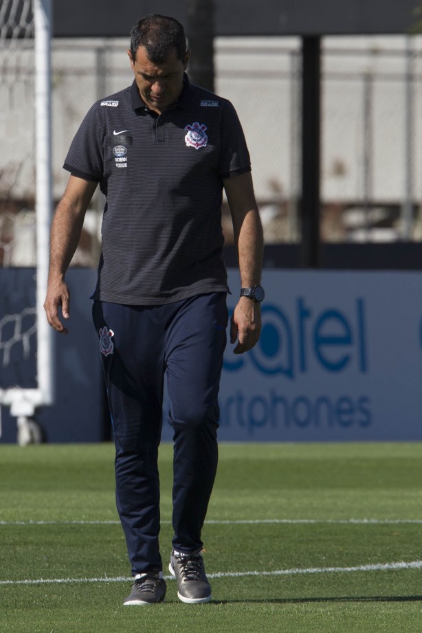 Carille durante treino no CT Joaquim Grava