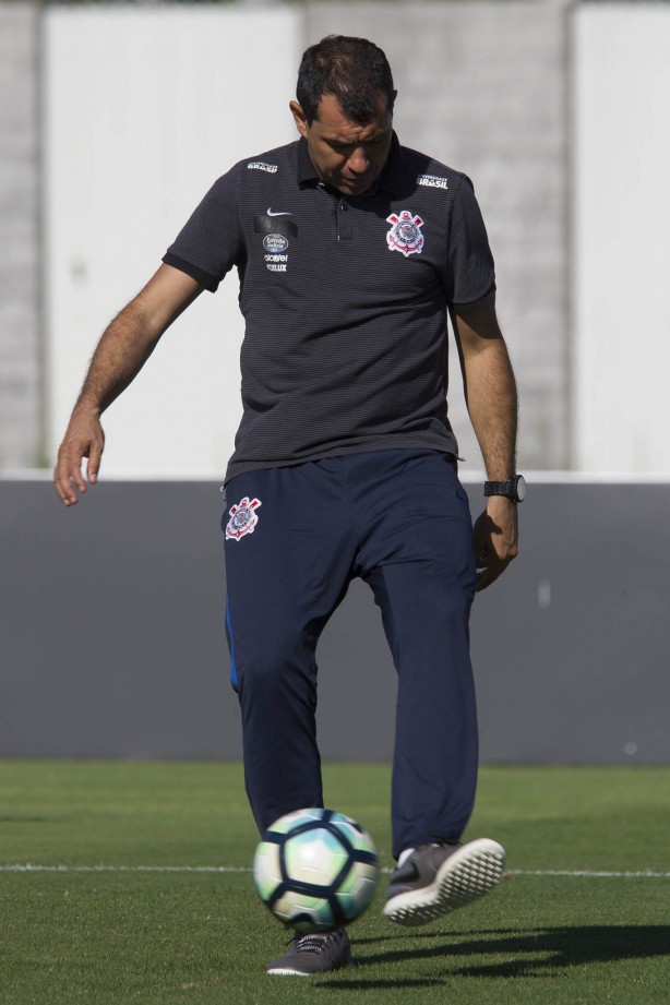 Carille durante treino no CT Joaquim Grava