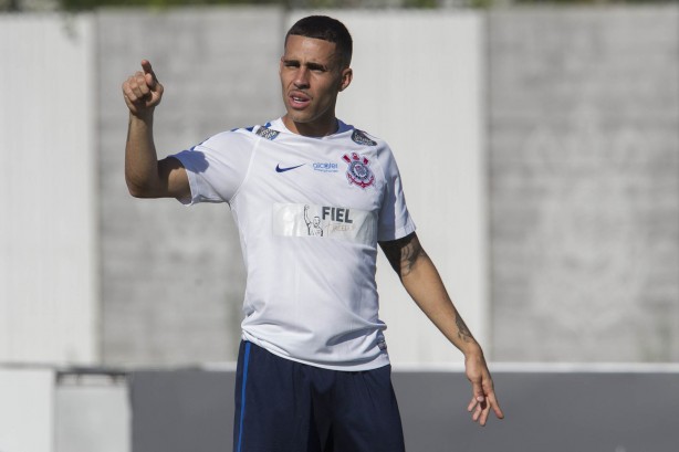 Gabriel durante treino no CT Joaquim Grava