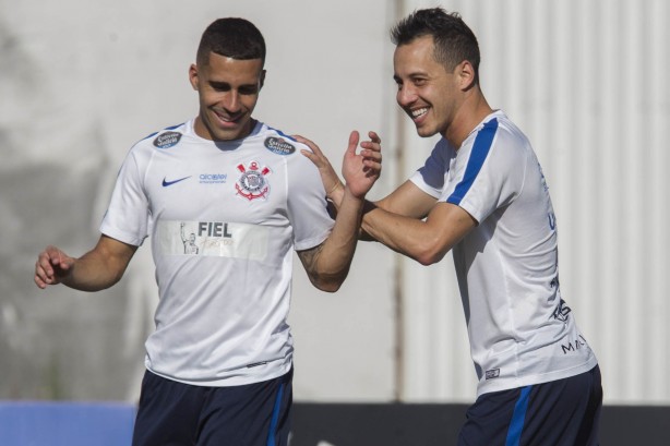 Gabriel e Rodriguinho durante treino no CT Joaquim Grava