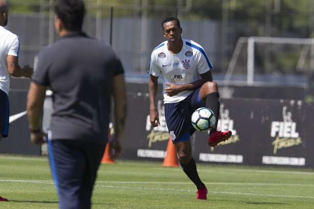 Jô retorna de suspensão nesta quarta-feira contra o Fluminense