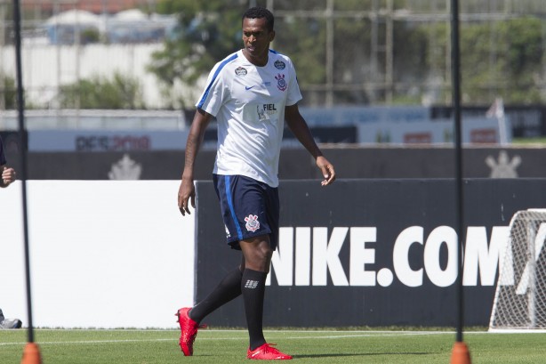 Jô retorna nesta quarta-feira contra o Fluminense