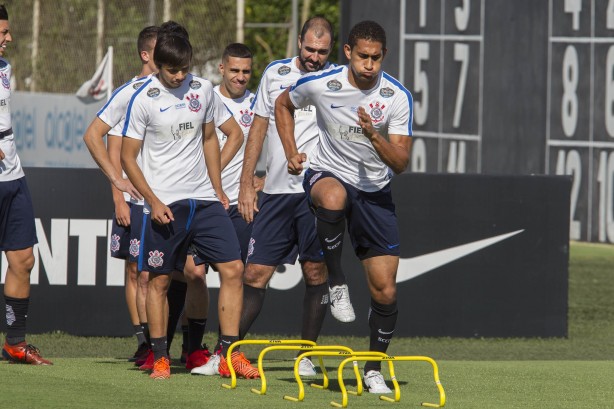 Jogadores do Corinthians se preparam para encarar o Fluminense