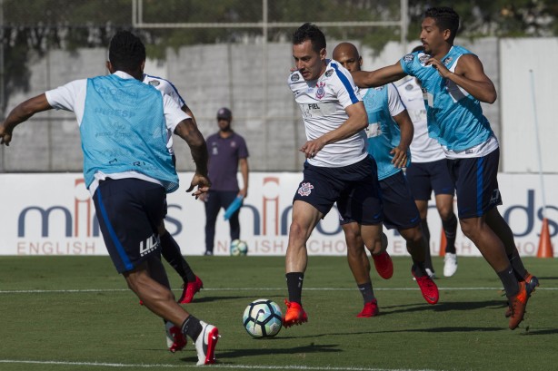 Jogadores do Corinthians se preparam para encarar o Fluminense