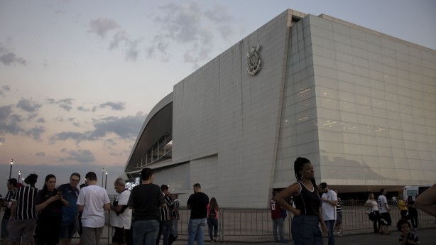 O início da noite desta quarta-feira já começou diferente em Itaquera