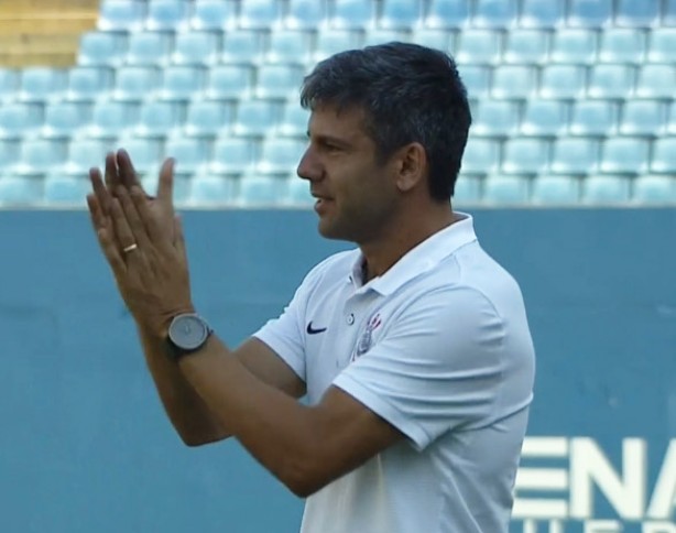 O técnico Marcos Soares foi só sorrisos diante de sua equipe