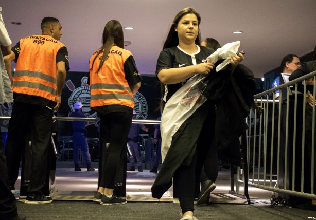 Os torcedores do Timão chegaram cedo na Arena de Itaquera para assistir à decisão