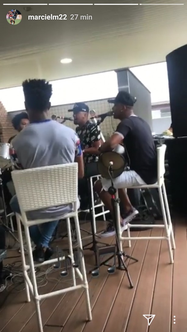 Elenco do Timão curtiu samba com churrasco nesta quarta-feira