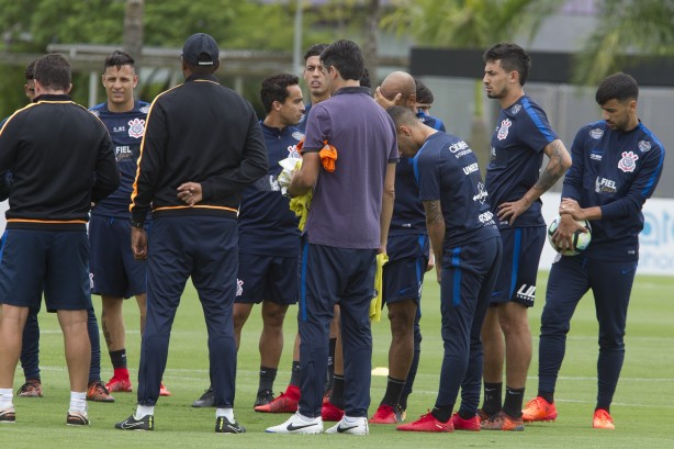 Carille conversou com o plantel alvinegro 