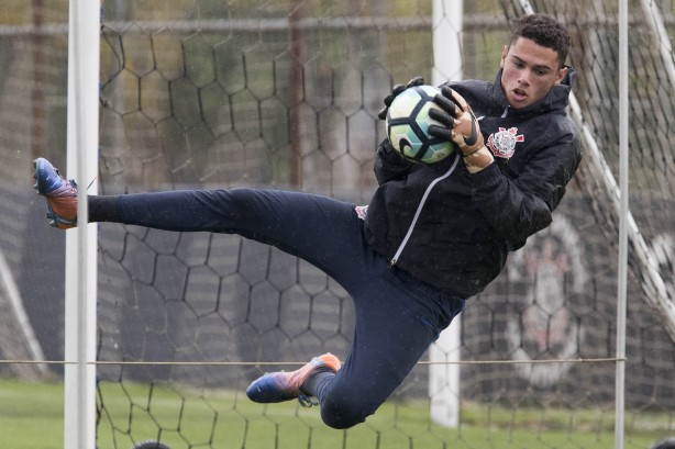 Maltos, em treinamento no CT Joaquim Grava