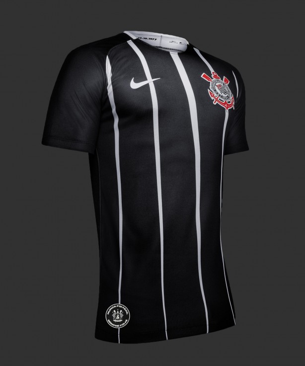 Emblema pode ser aplicado na camisa do Timão por R$ 9,90