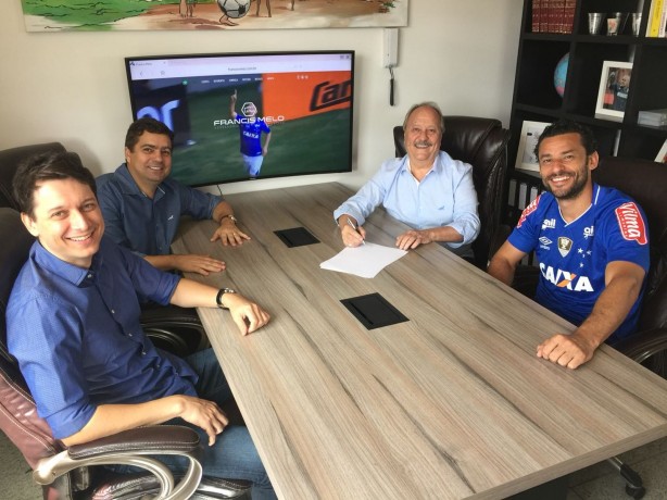 Fred assinou contrato com Cruzeiro neste sábado