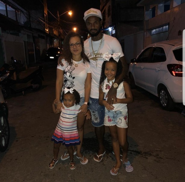 Renê Júnior, que será reforço do Timão, com a família