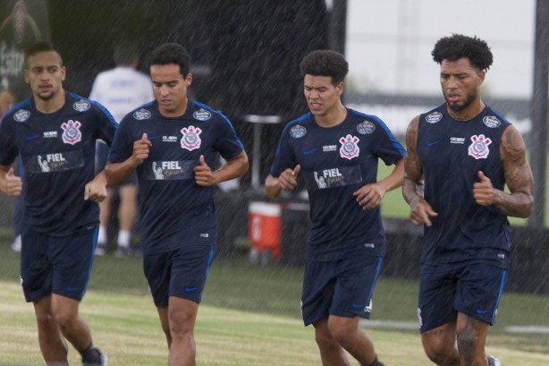 E sobrou chuva! Jogadores encararam forte chuva durante trote