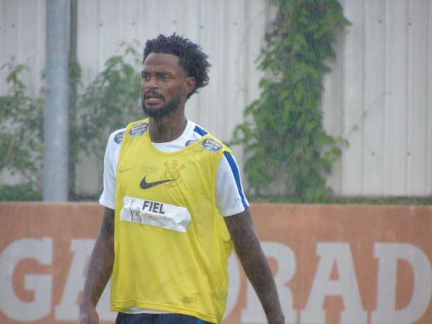 Volante Renê Júnior, recém-contratado do Bahia, foi curinga de atividade