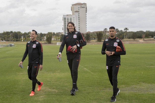 Os corinthianos Rodriguinho, Cássio e Lucca