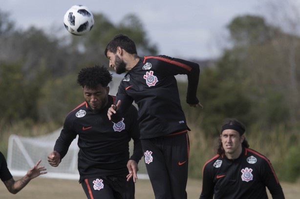 Ponto forte: Juninho afasta cruzamento em treino nos EUA