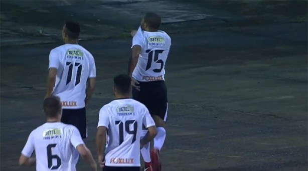Minele comemora gol diante da Ferroviria