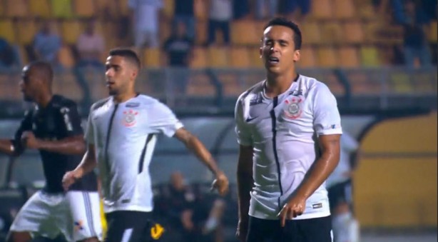 Jadson lamenta pênalti desperdiçado contra a Ponte Preta