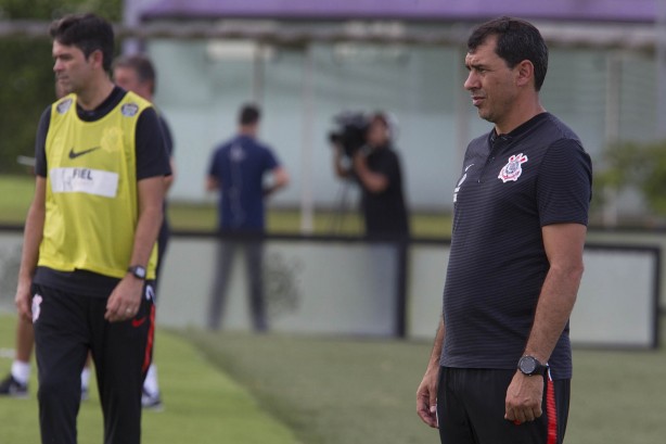 Corinthians realizou treinamento tático nesta quinta, no CT Joaquim Grava