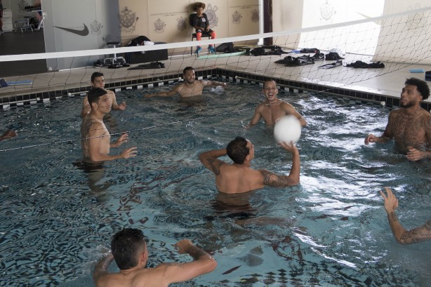 Jogadores também se reuniram na piscina