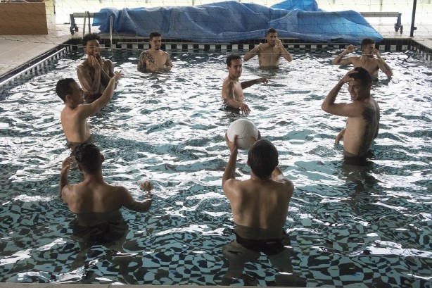 Elenco titular fez treino regeerativo na piscina