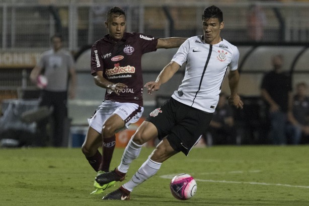 Balbuena jogando contra a Ferroviária, no Pacaembu, pelo Paulistão