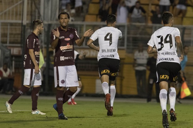 Balbuena e Pedro Henrique contra a Ferroviria