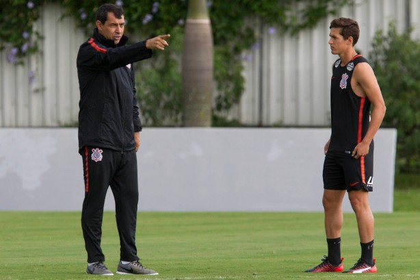 Carille e Mateus Vital na atividade de hoje no CT