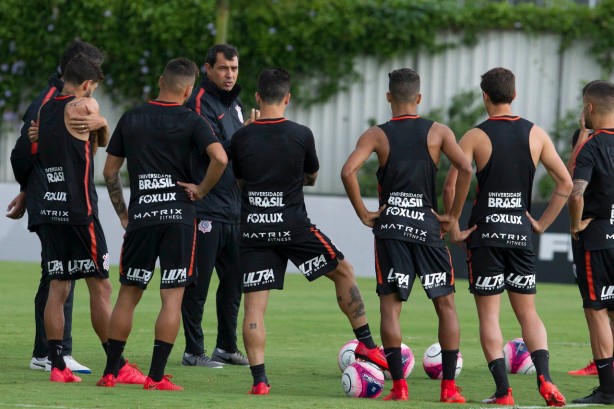 Elenco treina para enfrentar a Ferroviária