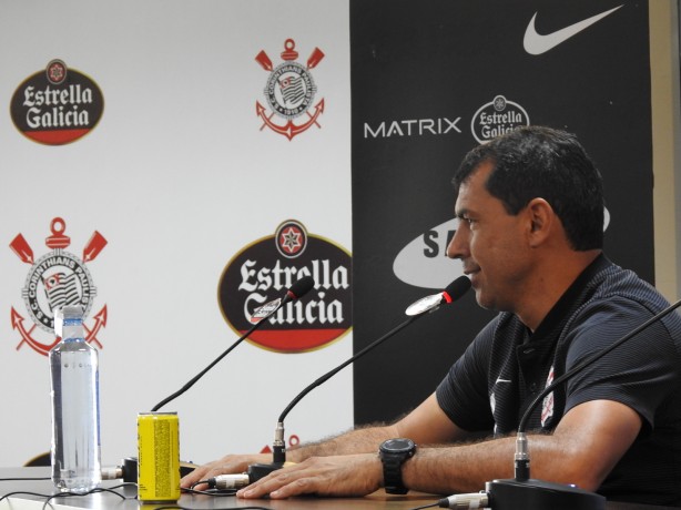 O técnico do Corinthians, Fábio Carille, concede entrevista coletiva no CT