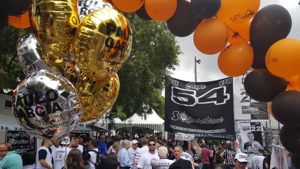 Andrés Sanchez e suas chapas marcam presença em boa parte do local