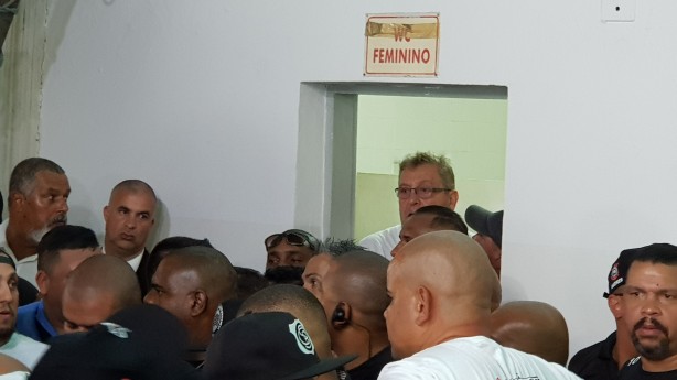 Andrés se escondeu em banheiro para não apanhar de sócios
