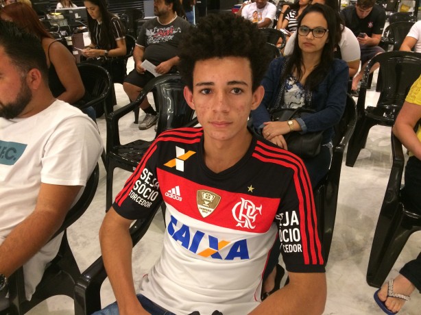 Bruno, torcedor do Flamengo, abraçou a causa e compareceu à Arena para doar sangue
