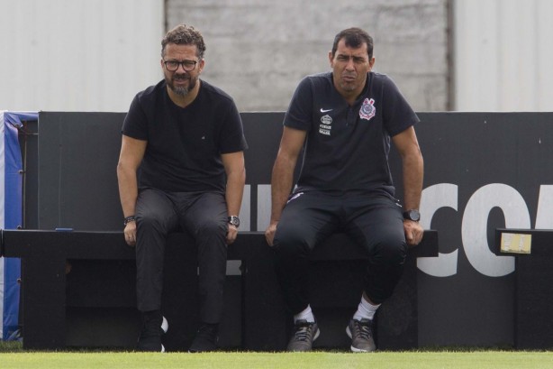 Cléber Xavier e Carille no treino desta manhã no CT