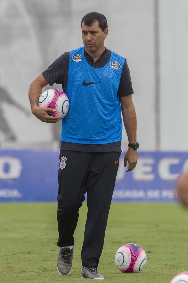 Fábio Carille comandou o treino deste domingo no CT; O adversário é o Red Bull Brasil