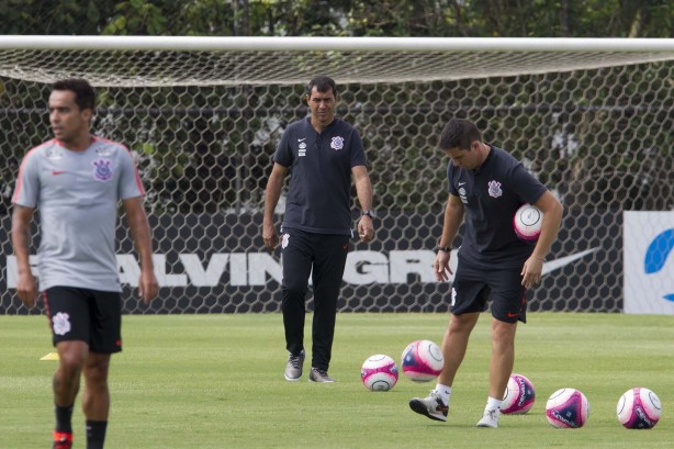 Jadson, Fábio Carille e Osmar Loss no treino de hoje no CT