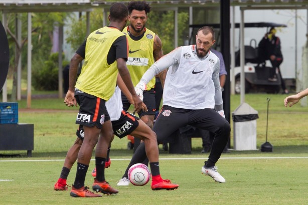 Kazim, Walter e Romão no treino