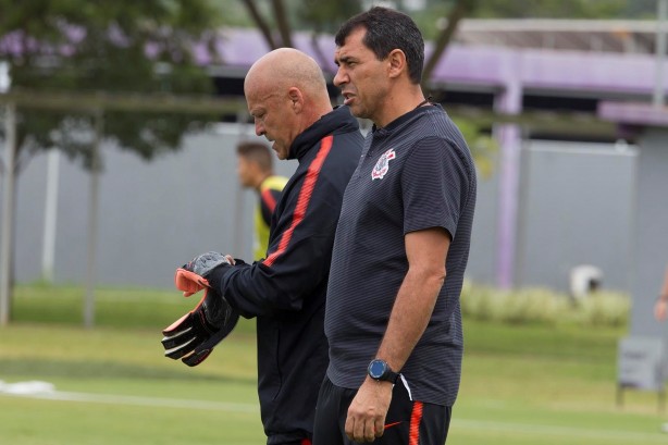 Mauri e Fábio Carille no treinamento de hoje no CT