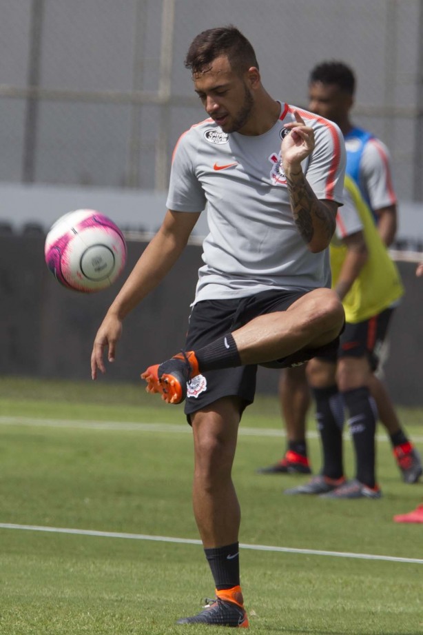 Maycon deve permanecer no Corinthians