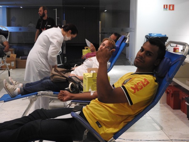 Muitos torcedores na Arena Corinthians para campanha Sangue Corinthiano