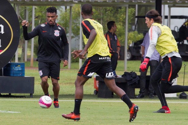 Paulo Roberto, Guilherme Romão e Cássio no treino