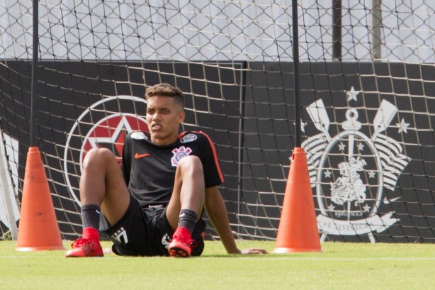 Pedrinho treina para aprimorar o físico e poder voltar a ser utilizado no time principal