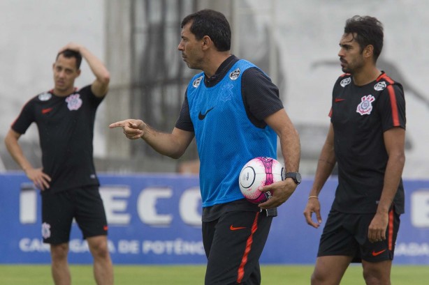 Rodriguinho, Carille e Júnior Dutra no treino deste domingo no Centro de Treinamentos Joaquim Grava