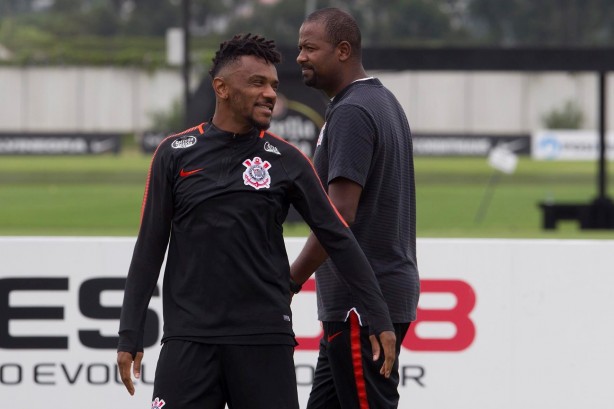 Sorridente, Paulo Roberto fez treinamento no CT