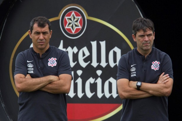 Carille e Leonardo Cuca durante o jogo-treino entre Atlético-PR e Corinthians no CT