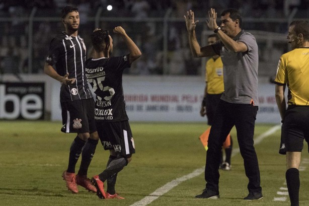 Clayson e Carille durante partida contra o Red Bull Brasil