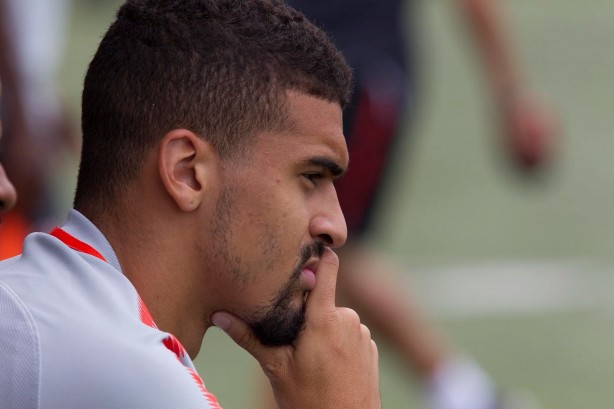 Léo Santos durante o jogo-treino entre Atlético-PR e Corinthians no CT