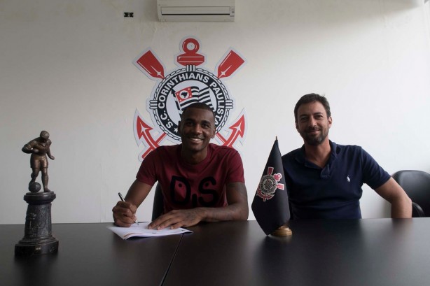 Marllon assinou contrato até dezembro de 2021